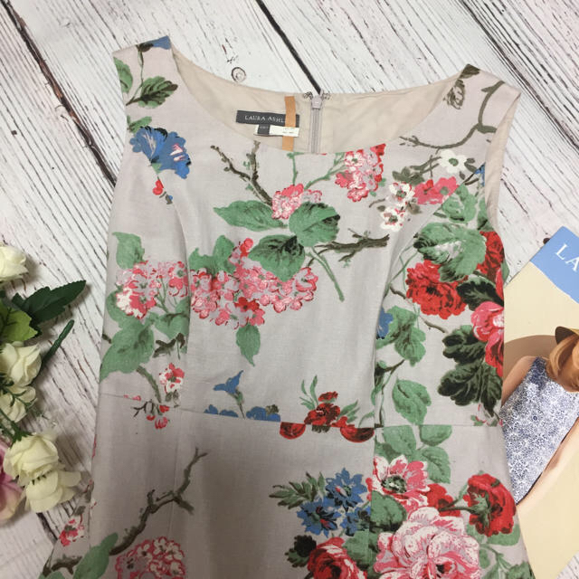 LAURA ASHLEY(ローラアシュレイ)の♡ローラアシュレイワンピースお花柄♡ レディースのワンピース(ひざ丈ワンピース)の商品写真