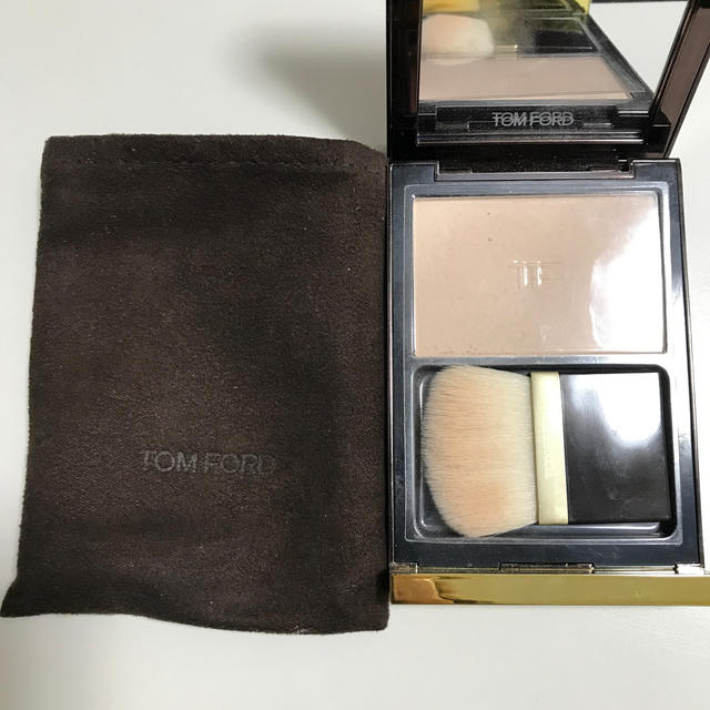 TOM FORD(トムフォード)のトムフォードトランスルーセントフィニシングパウダー01 コスメ/美容のベースメイク/化粧品(フェイスパウダー)の商品写真