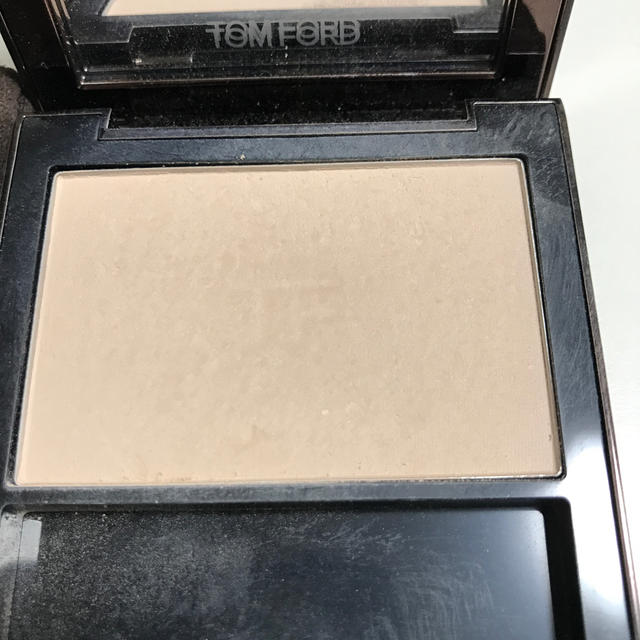 TOM FORD(トムフォード)のトムフォードトランスルーセントフィニシングパウダー01 コスメ/美容のベースメイク/化粧品(フェイスパウダー)の商品写真