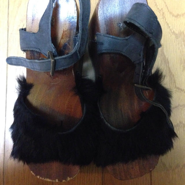 Grimoire(グリモワール)のヴィンテージ ウッドソールファーサンダル レディースの靴/シューズ(サンダル)の商品写真