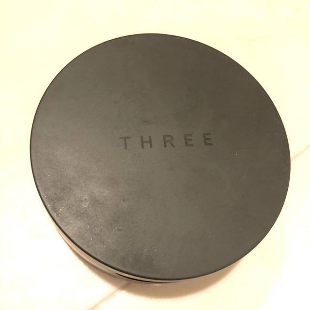 THREE(スリー)の【5月末迄】THREE パウダーケース ミニ コスメ/美容のベースメイク/化粧品(その他)の商品写真