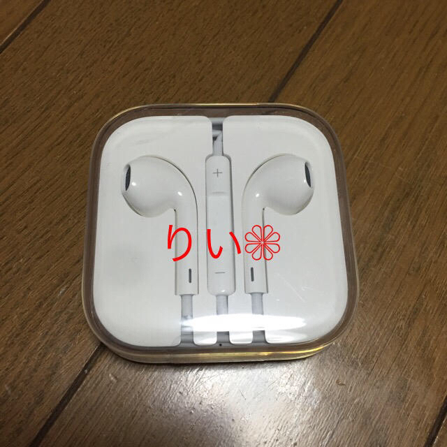 アップルイヤホン❁純正品 スマホ/家電/カメラのオーディオ機器(ヘッドフォン/イヤフォン)の商品写真