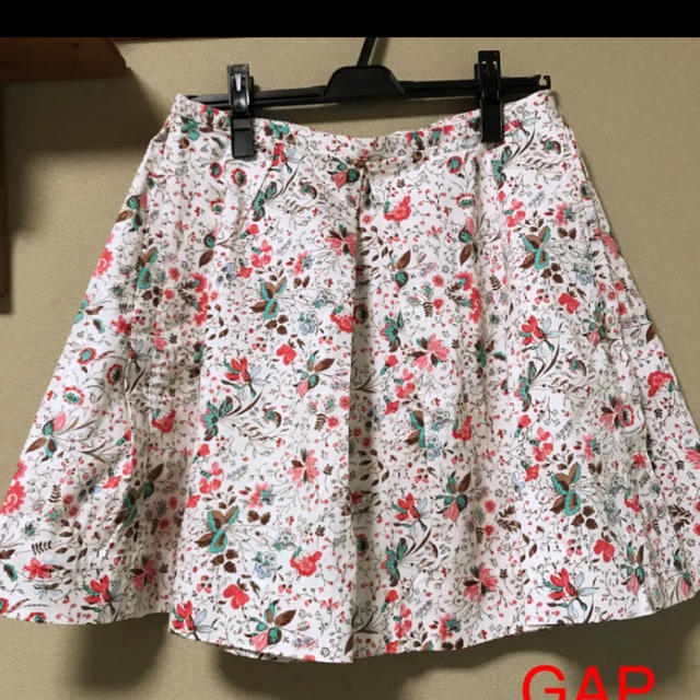 GAP(ギャップ)のフレア 花柄スカート レディースのスカート(ひざ丈スカート)の商品写真