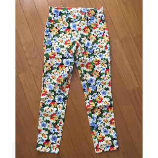 ユニクロ(UNIQLO)の花柄 レギンスパンツ(カジュアルパンツ)