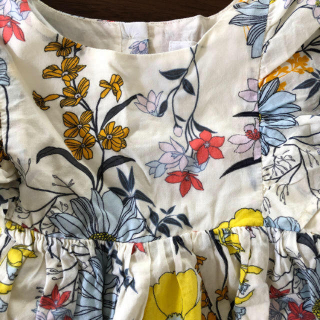 GAP Kids(ギャップキッズ)のgap 花柄ワンピース100㌢ キッズ/ベビー/マタニティのキッズ服女の子用(90cm~)(ワンピース)の商品写真