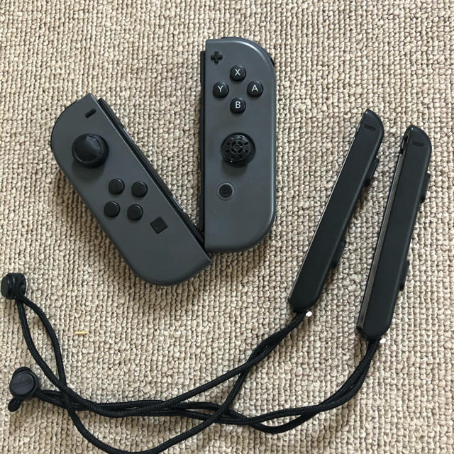 Nintendo Switch(ニンテンドースイッチ)のジョイコン⭐︎ストラップ付 エンタメ/ホビーのゲームソフト/ゲーム機本体(家庭用ゲーム機本体)の商品写真