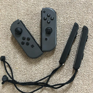 ニンテンドースイッチ(Nintendo Switch)のジョイコン⭐︎ストラップ付(家庭用ゲーム機本体)