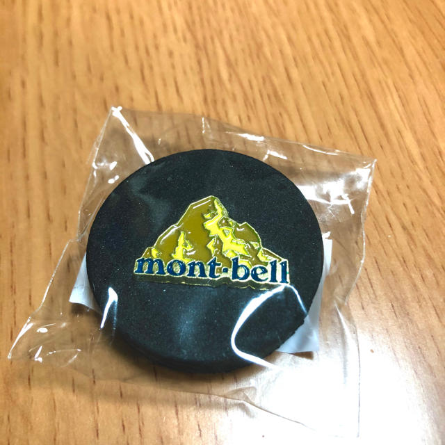 mont bell(モンベル)のモンベル  会員　バッジ　ゴールド スポーツ/アウトドアのアウトドア(登山用品)の商品写真