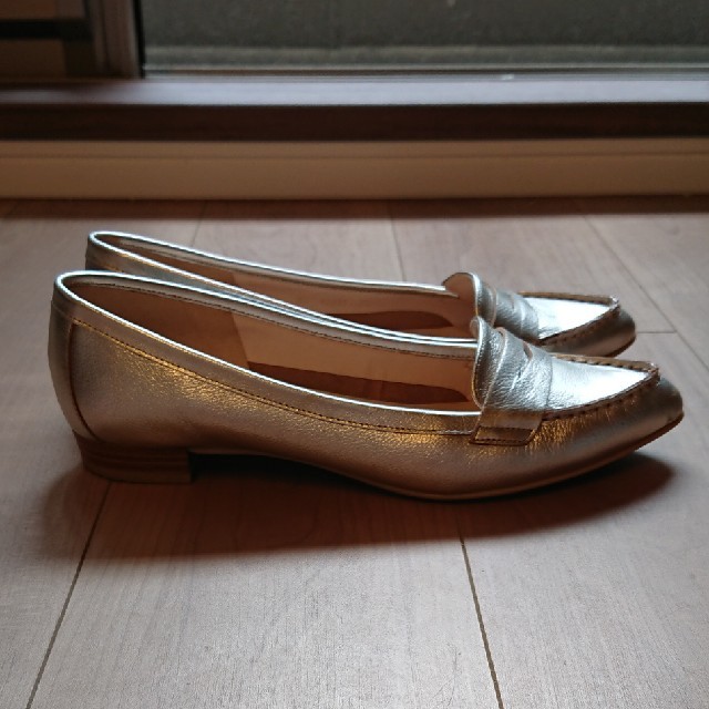DIANA(ダイアナ)の【DIANA】シルバーローファー 25cm レディースの靴/シューズ(ローファー/革靴)の商品写真