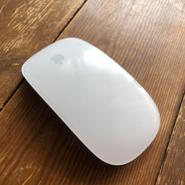 Apple(アップル)のApple magic mouse 美品　マジックマウス 電池タイプ スマホ/家電/カメラのPC/タブレット(PC周辺機器)の商品写真