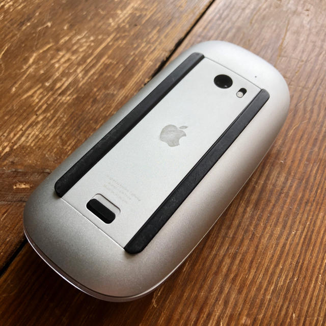 Apple(アップル)のApple magic mouse 美品　マジックマウス 電池タイプ スマホ/家電/カメラのPC/タブレット(PC周辺機器)の商品写真