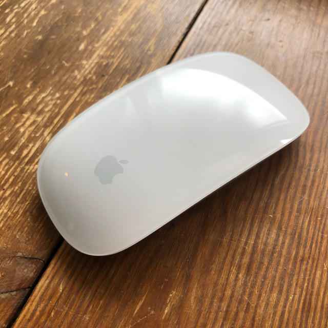 Apple(アップル)のApple magic mouse 美品　マジックマウス 電池タイプ スマホ/家電/カメラのPC/タブレット(PC周辺機器)の商品写真