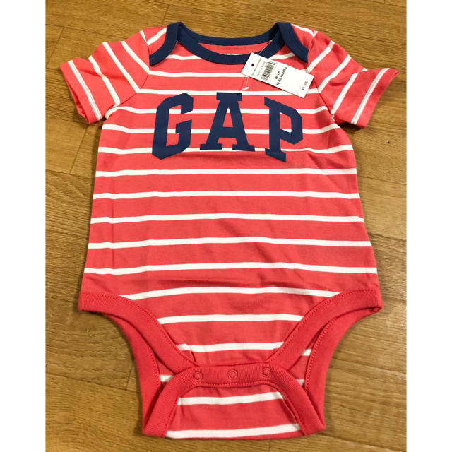 babyGAP(ベビーギャップ)の新品 babyGAP ベビー 男の子 半袖 ロンパース 80cm 綿100% 赤 キッズ/ベビー/マタニティのベビー服(~85cm)(ロンパース)の商品写真
