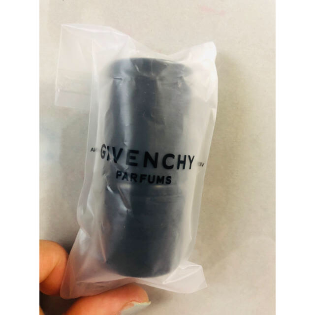 GIVENCHY(ジバンシィ)のGIVENCHY メイク ブラシ、洗顔料 コスメ/美容のメイク道具/ケアグッズ(ブラシ・チップ)の商品写真