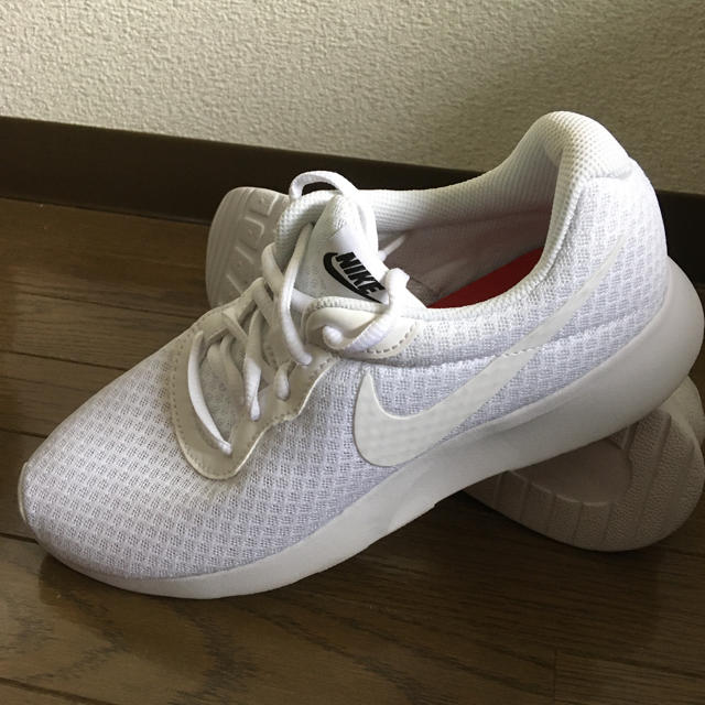 NIKE(ナイキ)のNIKE TANJUN 24cm レディースの靴/シューズ(スニーカー)の商品写真