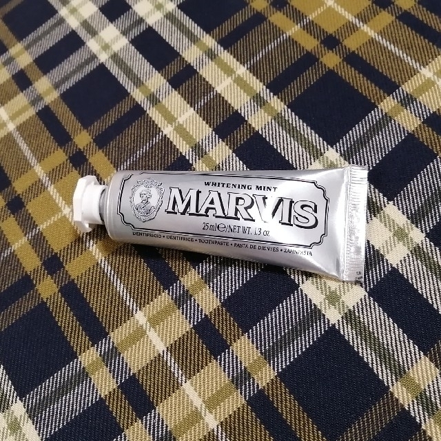 MARVIS(マービス)のMARVIS マービス ホワイトミント ミニ（25ml） コスメ/美容のオーラルケア(歯磨き粉)の商品写真