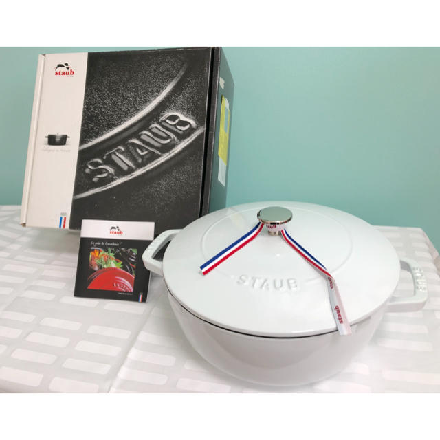 STAUB - 【新品未使用】staub ワナベ 24cm ホワイトの通販 by ami ami ｜ストウブならラクマ