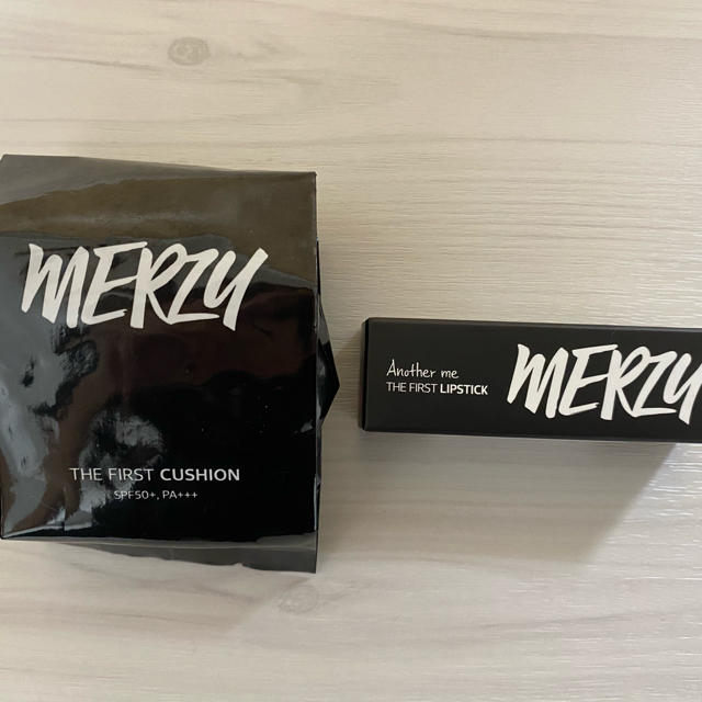 にゃーさま　新品未使用　merzy クッションファンデリフィル　おまけ☆リップ コスメ/美容のベースメイク/化粧品(ファンデーション)の商品写真