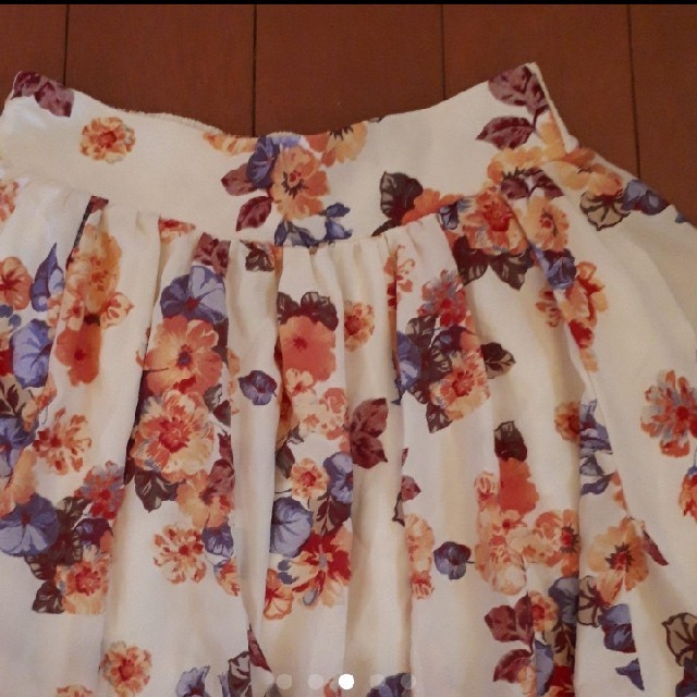 MERCURYDUO(マーキュリーデュオ)のMercuryBijou　花柄　スカート レディースのスカート(ミニスカート)の商品写真