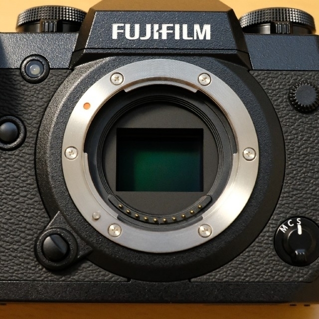 富士フイルム(フジフイルム)のFUJIFILM X-H1 + VPB-XH1 スマホ/家電/カメラのカメラ(ミラーレス一眼)の商品写真