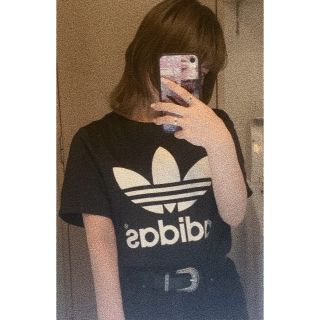 アディダス(adidas)のadidas ショート丈 Tシャツ(Tシャツ(半袖/袖なし))