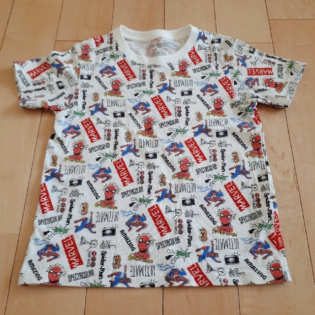 MARVEL(マーベル)のユニクロ　マーベル半袖Tシャツ　120 キッズ/ベビー/マタニティのキッズ服男の子用(90cm~)(Tシャツ/カットソー)の商品写真