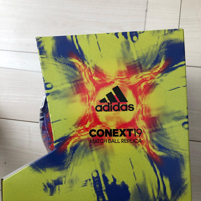 adidas(アディダス)の新品adidas コネクト19 グライダー サッカーボール(検定球)4号 スポーツ/アウトドアのサッカー/フットサル(ボール)の商品写真