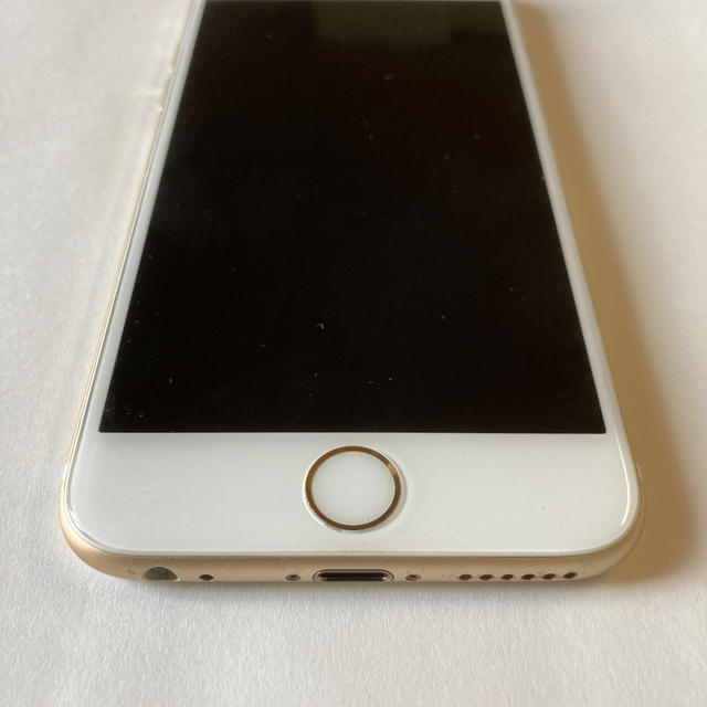 iPhone(アイフォーン)のiPhone6s  ゴールド【バッテリー交換済み】 スマホ/家電/カメラのスマートフォン/携帯電話(スマートフォン本体)の商品写真