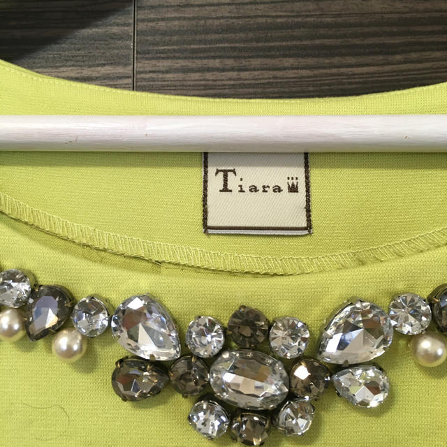 tiara(ティアラ)のティアラ　ビジューカットソー レディースのトップス(カットソー(長袖/七分))の商品写真