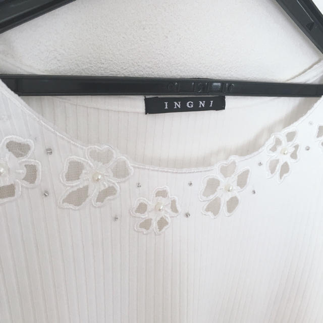 INGNI(イング)のお花トップス レディースのトップス(カットソー(半袖/袖なし))の商品写真