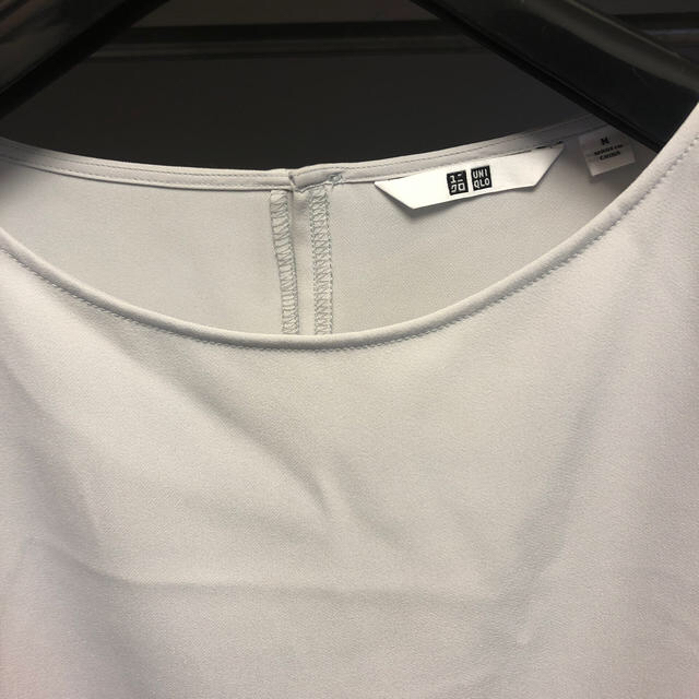 UNIQLO(ユニクロ)のユニクロ　M レーヨンシャツ レディースのトップス(シャツ/ブラウス(半袖/袖なし))の商品写真