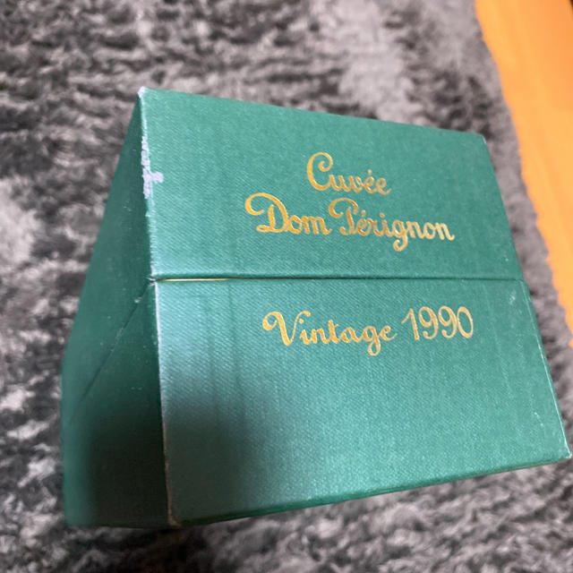Dom Pérignon(ドンペリニヨン)のドンペリ　白　1990 ヴィンテージ 食品/飲料/酒の酒(シャンパン/スパークリングワイン)の商品写真