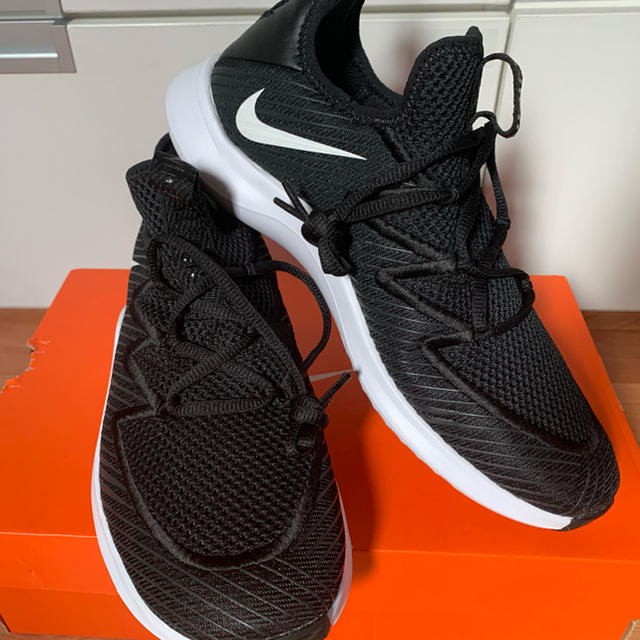 NIKE(ナイキ)の【新品】ランニングシューズNIKE FREE TR ULTRA 25.5cm スポーツ/アウトドアのランニング(シューズ)の商品写真