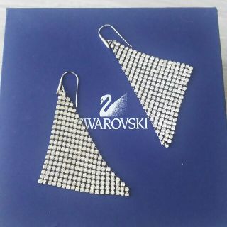 スワロフスキー(SWAROVSKI)のスワロフスキー キラキラピアス ミランダカー着用(ピアス)