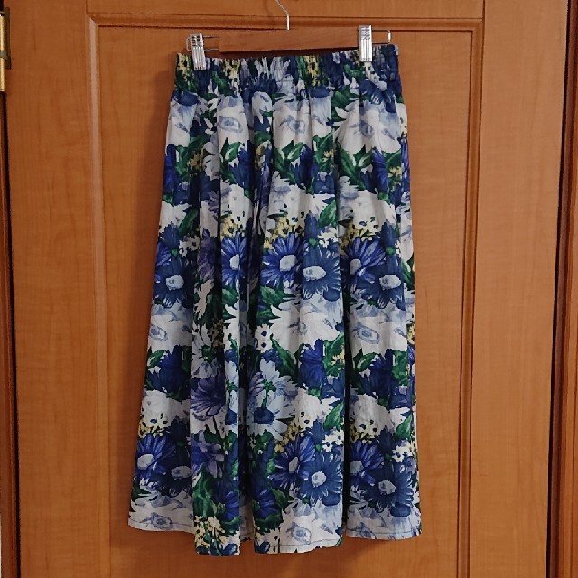 しまむら(シマムラ)の♪花柄スカート♪ レディースのスカート(ひざ丈スカート)の商品写真