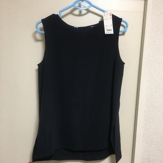 ユニクロ(UNIQLO)のUNIQLO ドレープ　タンクブラウス　L   紺(シャツ/ブラウス(半袖/袖なし))