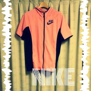 ナイキ(NIKE)のスポーツウェア☆(パーカー)