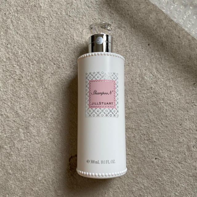 JILLSTUART(ジルスチュアート)のJILLSTUART リラックスシャンプーN 300ml コスメ/美容のヘアケア/スタイリング(シャンプー)の商品写真