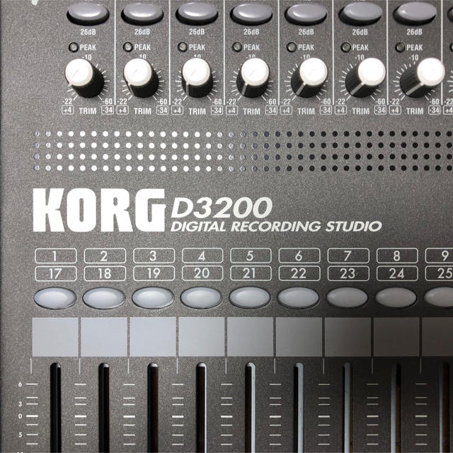 【ほぼ新品】KORG コルグ D3200 専用ケース付き 【MTR】