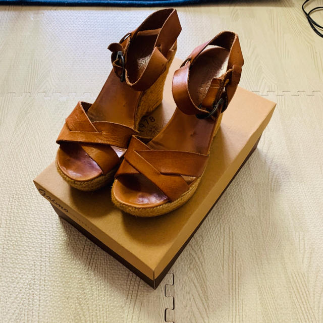 gaimo(ガイモ)のgaimo ガイモ　ウエッジソールサンダル　キャメル　ブラウン　革 レディースの靴/シューズ(サンダル)の商品写真