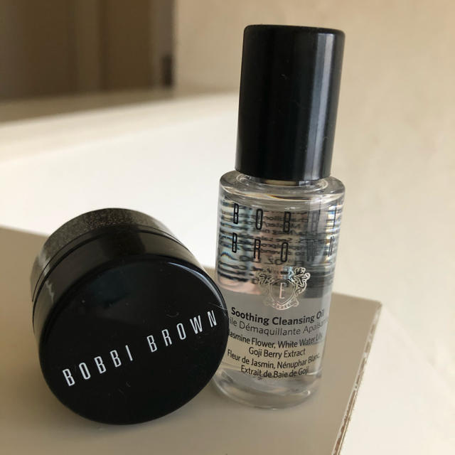 BOBBI BROWN(ボビイブラウン)のBOBBI BROWN ミニサイズの化粧下地とクレンジングのセット コスメ/美容のベースメイク/化粧品(その他)の商品写真