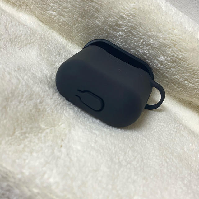 AirPods エアーポッズ ケース ブラック シンプル スマホ/家電/カメラのオーディオ機器(ヘッドフォン/イヤフォン)の商品写真