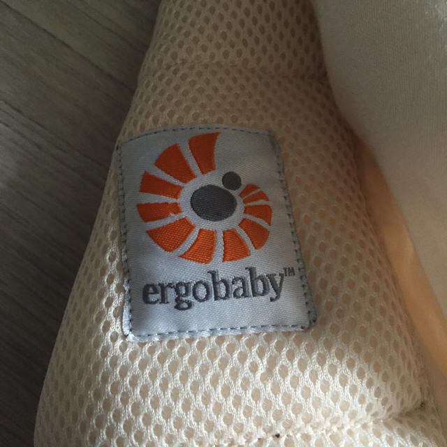 Ergobaby(エルゴベビー)のエルゴ インサート キッズ/ベビー/マタニティの外出/移動用品(抱っこひも/おんぶひも)の商品写真