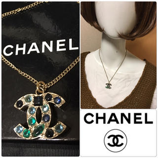 シャネル(CHANEL)の極美 カラフル ロゴストーンネックレス(ネックレス)