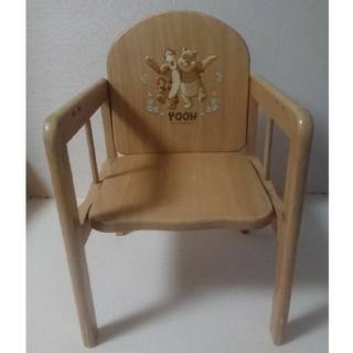 【中古品・子供用チェアー】「くまのプーさん・木製椅子」(その他)