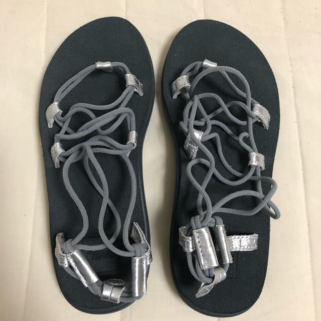 Teva(テバ)のteva テバ インフィニティ サンダル グレー 24cm レディースの靴/シューズ(サンダル)の商品写真