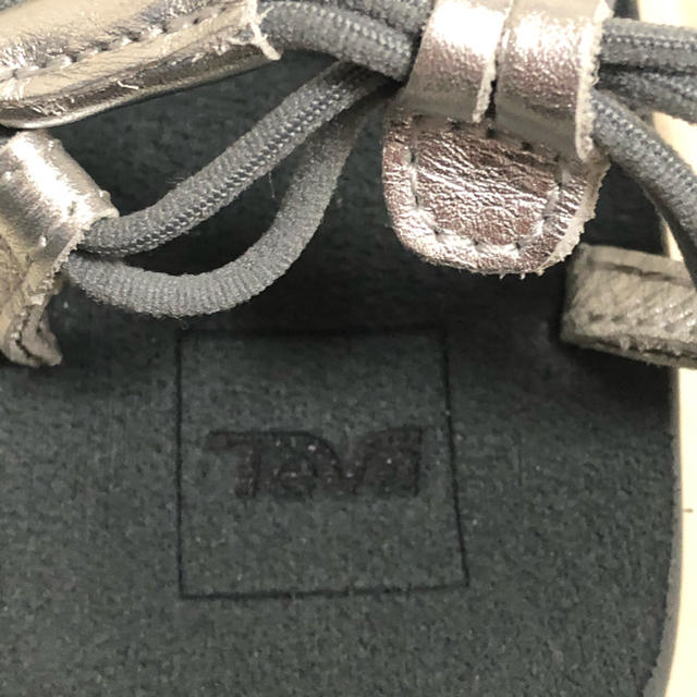 Teva(テバ)のteva テバ インフィニティ サンダル グレー 24cm レディースの靴/シューズ(サンダル)の商品写真