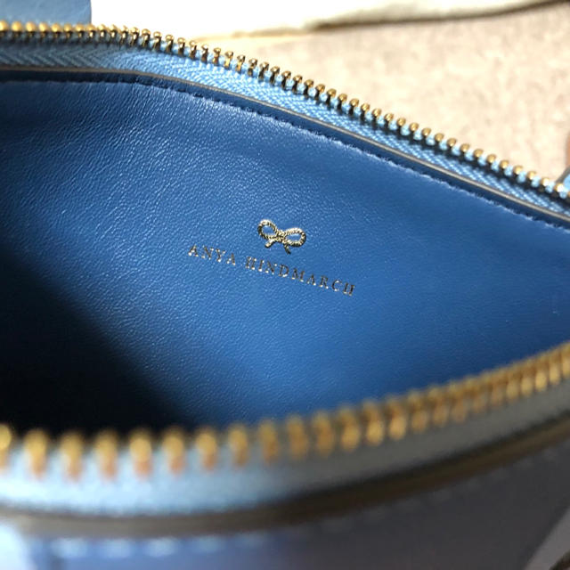 ANYA HINDMARCH(アニヤハインドマーチ)の【新品】ANYA Hindmarch 💙ポ–チ　値下げしています レディースのファッション小物(ポーチ)の商品写真