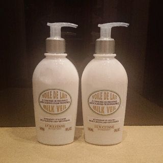 ロクシタン(L'OCCITANE)の新品未使用 L’OCCITANE アーモンド ミルクヴェール 240ml 2本(ボディローション/ミルク)