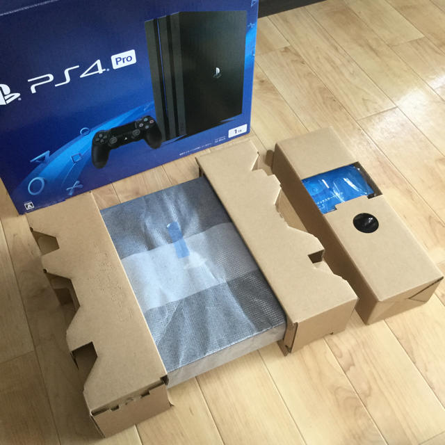 PlayStation4(プレイステーション4)のPlayStation 4 PRO 1TB  CUH-7000B エンタメ/ホビーのゲームソフト/ゲーム機本体(家庭用ゲーム機本体)の商品写真